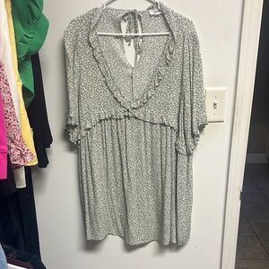 Elegant Ruffle-Trim Mini Dress in Gray Floral